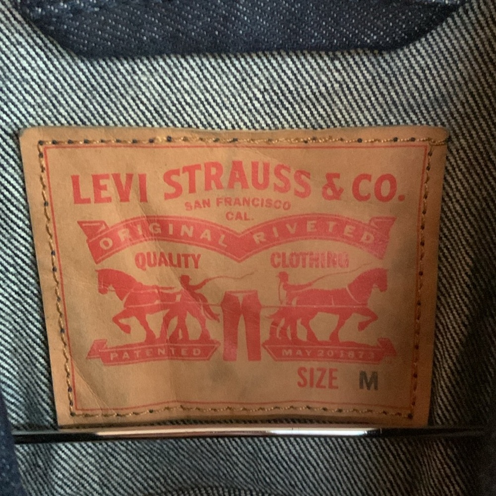 Levi's NWT Relaxed Trucker Dark‎ Denim Jean Jacket Women's Size Medium - Picture 4 of 8
